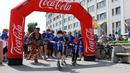 Bei der Veranstaltung „Around the World in Day“ wird gemeinsam für den guten Zweck gesportelt. (Foto: © Hilton Hotels & Resorts) Bei der Veranstaltung „Around the World in a Day“ wird gemeinsam für den guten Zweck gesportelt.