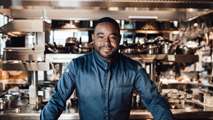Nelson Müller hat nun sein drittes Restaurant „Müllers by Nelson Müller“ eröffnet. (Foto: © Nina Stiller Photography) Nelson Müller hat nun sein drittes Restaurant „Müllers by Nelson Müller“ eröffnet.