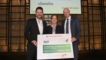 Ehepaar Verena Brandtner-Pastuszyn und Georg Pastuszyn, Inhaber des Henriette Stadthotel in Wien und Christian-Ulf Reschke, Mitglied der Geschäftsführung von Swissfeel.