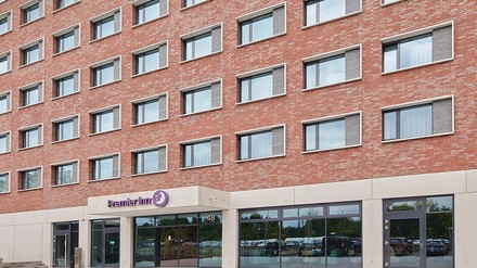 Außenaufnahme des Premier Inn Karlsruhe City Am Wasserturm. (Foto: © Premier Inn Deutschland) Außenaufnahme des Premier Inn Karlsruhe City Am Wasserturm.