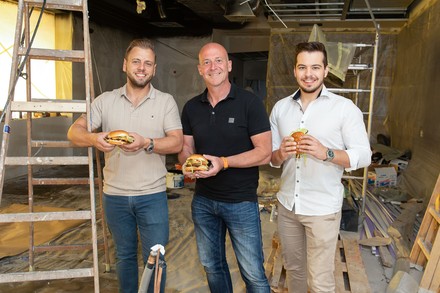 Lukas Tauber, Michael Harrer und Daniel Chuchlik freuen sich auf die Eröffnungsfeier. (Foto: © Le Burger/ The Guardian)