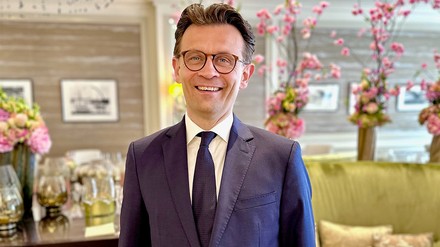 Tobias Ernst ist neuer Food & Beverage Director im Hotel Vier Jahreszeiten. (Foto: © Hotel Vier Jahreszeiten) Tobias Ernst