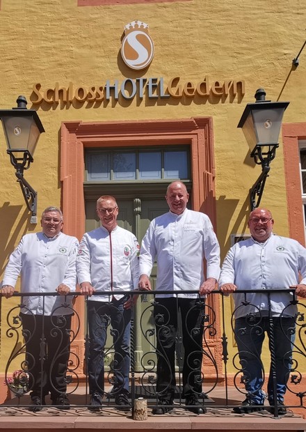 Hubertus Schultz (2. v. r.) und 13 weitere Ausbilder hoffen auf die Auszeichnung mit dem ersten Laurentius. (Foto: © VKD)