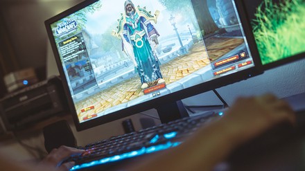 Durch die Zusammenarbeit zwischen Uber Eats und Blizzard können Gamer in World of Warcraft jetzt Essen für ihre Heldencharaktere bestellen. (Foto: © Daniel Krasoń/stock.adobe.com) Heldencharakter in World of Warcraft