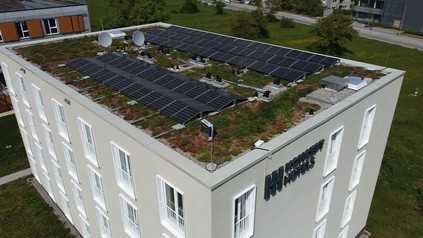 Fotovoltaikanlage auf dem Dach des Koncept Hotels Neue Horizonte