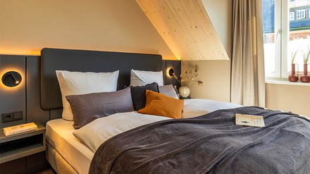 Die Zimmer des „Wilhelm“ sind mit Bosxspringbetten ausgestattet. (Foto: © InselLust Resort Borkum) Bosxspringbett im „Wilhelm“