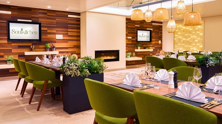 Das neue Restaurant Soulkitchen bietet modern interpretierte Küche auf pflanzlicher Basis an Bord der AIDAprima, AIDAperla und AIDAnova. (Foto: © AIDA Cruises) Restaurant Soulkitchen