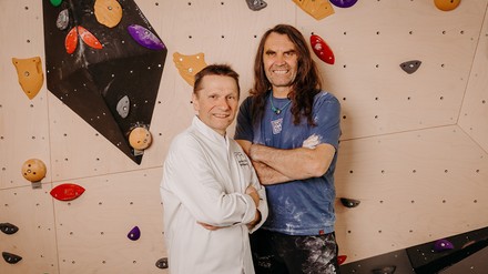 Urlich Heimann und Thomas Huber im Boulderraum der My Team Apartments (Foto: © Kempinski Hotels) Urlich Heimann und Thomas Huber