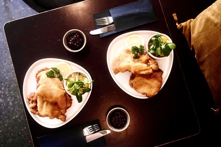 Wiener Schnitzel mit Kartoffelsalat. (Foto: © Figlmüller Group)