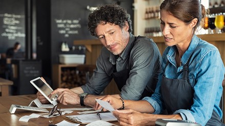 Noch liegt der gesetzliche Mindestlohn in Deutschland bei 12,00 Euro. Dies soll sich zum 1. Januar 2024 ändern. (Foto: © Rido/stock.adobe.com) Noch liegt der gesetzliche Mindestlohn in Deutschland bei 12,00 Euro. Dies soll sich zum 1. Januar 2024 ändern.