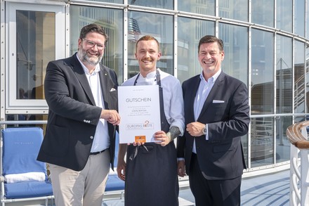 Strahlender Sieger Leander Werchan aus dem Hotel Vier Jahreszeiten. (Foto: © Selektion Deutscher Luxushotels)