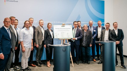 Ein Pakt gegen Lebensmittelverschwendung! (Foto: © BMEL) Ein Pakt gegen Lebensmittelverschwendung!