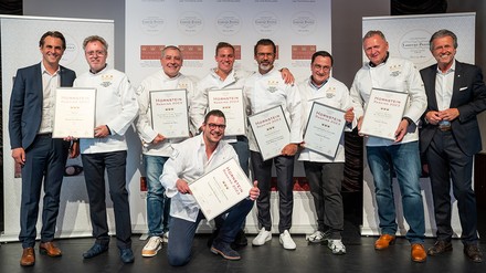 Die erstplatzierten Köche aus Deutschland, Österreich, der Schweiz und Südtirol mit Thomas Mack (li.) und Thomas Schreiner (re.)