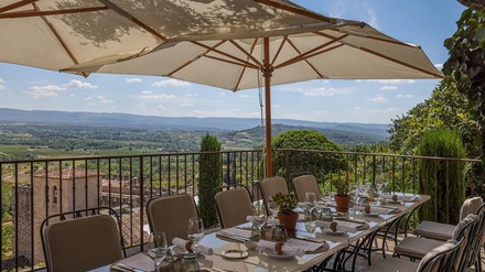 Im Restaurant Madeleine kommen Genießer voll und ganz auf ihre Kosten. (Foto: © Hotel Crillon Le Brave) Im Restaurant Madeleine kommen Genießer voll und ganz auf ihre Kosten.