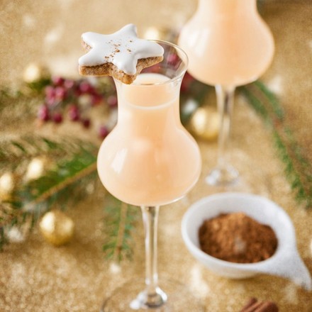 Eierpunsch mit Zimtsterndeko