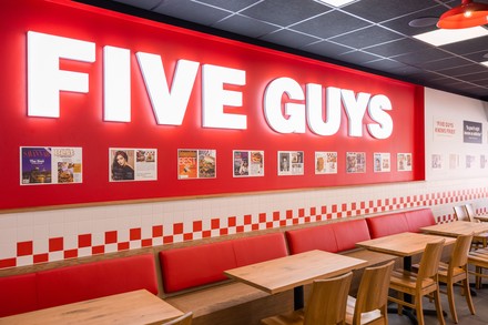 So sieht es in einem Five Guys Store aus. (Foto: © Five Guys)