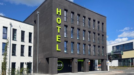 Im neuen B&B Hotel Bad Hersfeld ist ein rundum CO2-neutraler Hotelbetrieb möglich. (Foto: © B&B HOTELS) B&B Hotel Bad Hersfeld