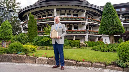 Hermann Bareiss wurde als Ehrenpreisträger des Schwarzwald Genuss-Awards „kuckuck 23“ ausgezeichnet. (Foto: © Schwarzwald Tourismus GmbH Kompetenzzentrum Tourismus) Hermann Bareiss