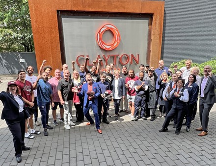 Das Team aus dem Clayton Hotel Düsseldorf und der Club von Rhein Fire