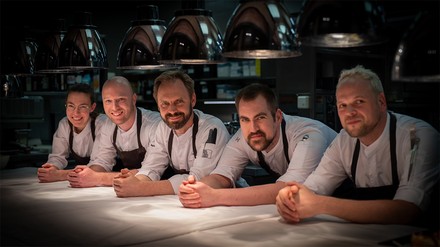 Das Küchenteam des „Marburger Esszimmer“ freut sich über Bestnoten im Restaurantguide Gault&Millau. (Foto: © VILA VITA Marburg) Küchenteam des „Marburger Esszimmer“