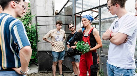 Beim JRE-Azubitag hatten die Auszubildenden die Möglichkeit, zwei landwirtschaftliche Betriebe näher kennenzulernen. (Foto: © JRE-Deutschland) JRE-Azubitag