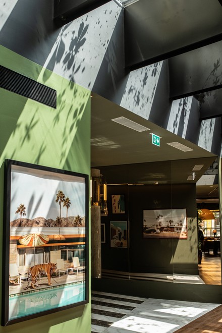 Light shadows art installation von Ruby Barber im Radisson Collection Hotel, Santa Sofia Milan (Foto: © Radisson Hotel Group)