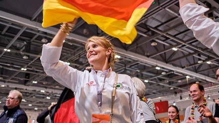 Mit der MKN-Technologie gehen die Teilnehmer der IKA Olympiade der Köche als Sieger hervor. (Foto: © MKN) Starköchin Julia Komp bei der IKA Olympiade der Köche