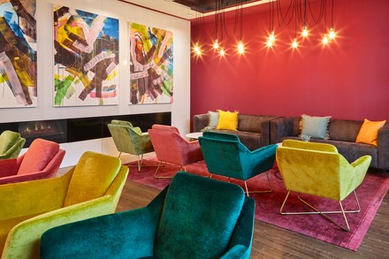 Das Design des neuen The Niu Fusion ist vom Artwork der lokalen Künstlerin Joséphine Sagna geprägt. (Foto: © NOVUM Hospitality)