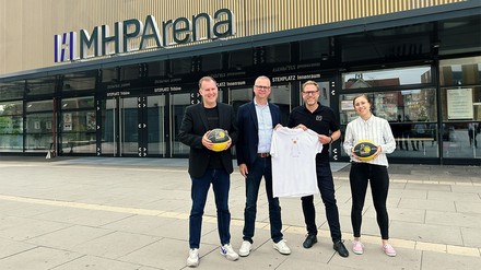 DQuadrat Living bleibt offizieller Partner und Namensgeber der Einlaufkinder in der MHPArena. (Foto: © DQuadrat Living) DQuadrat Living bleibt offizieller Partner und Namensgeber der Einlaufkinder in der MHPArena.