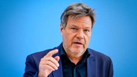 Bundeswirtschaftsminister Robert Habeck wirbt dafür, die seit März 2023 geltenden Energiepreisbremsen zu verlängern. (Foto: © picture alliance / Flashpic | Jens Krick) Robert Habeck