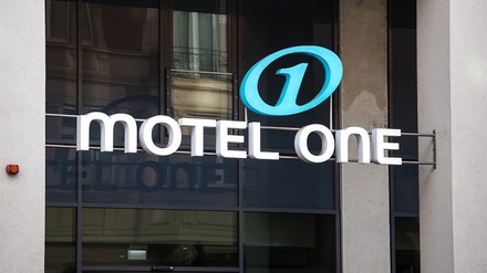 Motel One setzt seine Erfolgsgeschichte weiter fort. (Foto: © Tobias Arhelger/stock.adobe.com) Motel One