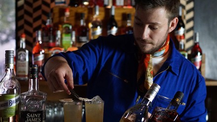 Andrey Bartlett, Sieger der 8. The Bartenders Society Competition 2023 in Berlin (Foto: © Madeline Borde) Andrey Bartlett