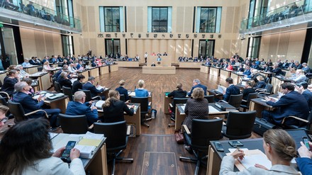 Der SSW und die FDP im Kieler Landtag fordern, dass sich die Landesregierung im Bundesrat für ein Festhalten an dem ermäßigten Steuersatz einsetzt. (Foto: © picture alliance / Flashpic | Jens Krick) Bundesrat