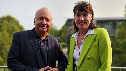 Markus Maier, Geschäftsführer GenoHotel Baunatal, und Corinna Rolle-Semper, Beratung und Verkauf GenoHotel Baunatal, freuen sich über die Aufnahme des GenoHotels Baunatal in das Netzwerk „Exzellenter Lernorte“. (Foto: © GenoHotel Baunatal) Markus Maier und Corinna Rolle-Semper