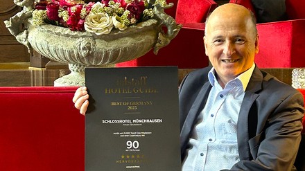 Thomas Bonanni, geschäftsführende Direktor des Schlosshotels Münchhausen, freut sich über die Auszeichnung. (Foto: © Schlosshotel Münchhausen) Thomas Bonanni