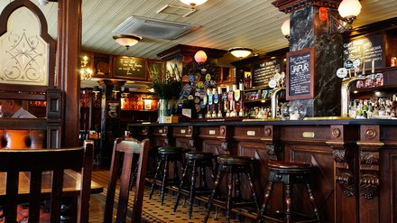 Die Zahl der Pub-Schließungen in Großbritannien nimmt weiter zu. (Foto: © Sampajano-Anizza/stock.adobe.com) Pub