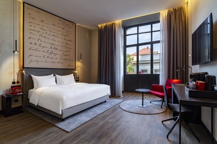 Ein Zimmer im Radisson RED Tbilisi. (Foto: © Radisson RED)