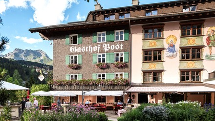 Der Fünf-Sterne-Traditionsgasthof Post Lech am Arlberg ist Praxispartner des neuen Studiengangs „Luxus Hotel Management“ am Bodensee Campus in Konstanz. (Foto: © Post Lech) Post Lech am Arlberg