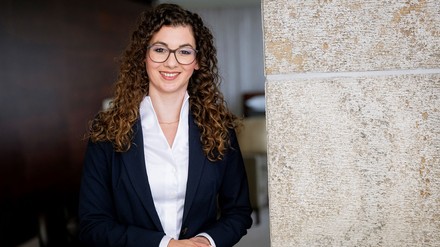 Jana Pringmann ist seit Juni 2023 neue Hoteldirektorin im Dorint Resort & Spa Bad Brückenau. (Foto: © (© soenne.com; Dorint GmbH) Jana Pringmann.