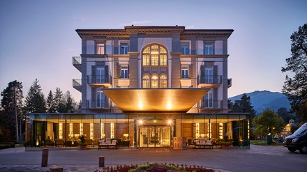 Das Waldhaus Flims Wellness Resort hat beschlossen, einen Verkaufsprozess für das Hotel einzuleiten. (Foto: © Volker Naumann Fotografie) Waldhaus Flims Wellness Resort