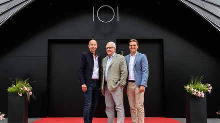 Der französische Star-Koch Alain Ducasse (Mitte) mit den Initiatoren der einzigartigen Experience Oliver Altherr (li.) und Thomas Mack (re.) (Foto: © Europa-Park) Der französische Star-Koch Alain Ducasse (Mitte) mit den Initiatoren der einzigartigen Experience Oliver Altherr (li.) und Thomas Mack (re.)
