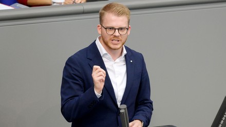 Tim Klüssendorf kann sich gut vorstellen, die Mehrwertsteuer auf Milchersatzprodukte bereits zum 1. Januar 2024 auf sieben Prozent zu reduzieren. (Foto: © picture alliance / Geisler-Fotopress | Frederic Kern/Geisler-Fotopress) Tim Klüssendorf