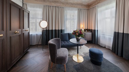 In den 46 Zimmern des Hotels Straubinger geht es darum, die Geschichte zu bewahren und mit neuen Elementen würdig zu ergänzen. (Foto: © BWM Designers & Architects) In den 46 Zimmern des Hotels Straubinger geht es darum, die Geschichte zu bewahren und mit neuen Elementen würdig zu ergänzen. (Foto: © BWM Designers & Architects)