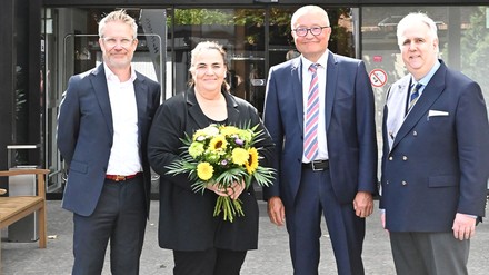 V. l. n. r.: Thomas Querl (Geschäftsführer H-Hotels GmbH), Christina Dinklage, Jochen Klauder, Thomas Haas (Geschäftsführer H-Hotels GmbH) (Foto: © H-Hotels.com) V. l. n. r.: Thomas Querl (Geschäftsführer H-Hotels GmbH), Christina Dinklage, Jochen Klauder, Thomas Haas (Geschäftsführer H-Hotels GmbH) (Foto: © H-Hotels.com)