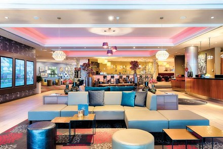 Die Lobby des Leonardo Royal Hotels in Düsseldorf