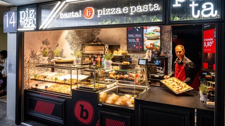 Casualfood eröffnet das erste Basta! am Hamburger Hauptbahnhof. (Foto: © BASTA/ROMANUS FUHRMANN) Basta! am Hamburger Hauptbahnhof