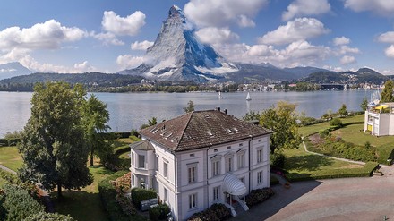 Die Villa Schweizerhof am Vierwaldstättersee.