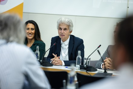 MdB Dr. Marie-Agnes Strack-Zimmermann sprach bei der DZG über Sicherheitspolitik und Ihre Auswirkungen auf die Stabilität von Märkten und Lieferketten. (Foto: © DZG)