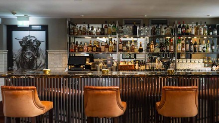 Bar des Düsseldorfer Restaurants The Court – Bar & Grill