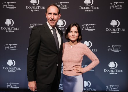 Hoteldirektor Hannes Dreher vom DoubleTree by Hilton Berlin Ku´damm feierte Grand Opening mit rund 300 geladenen Gästen, darunter Schauspielerin Paula Schramm. (Foto: © DoubleTree by Hilton Berlin Ku´damm)